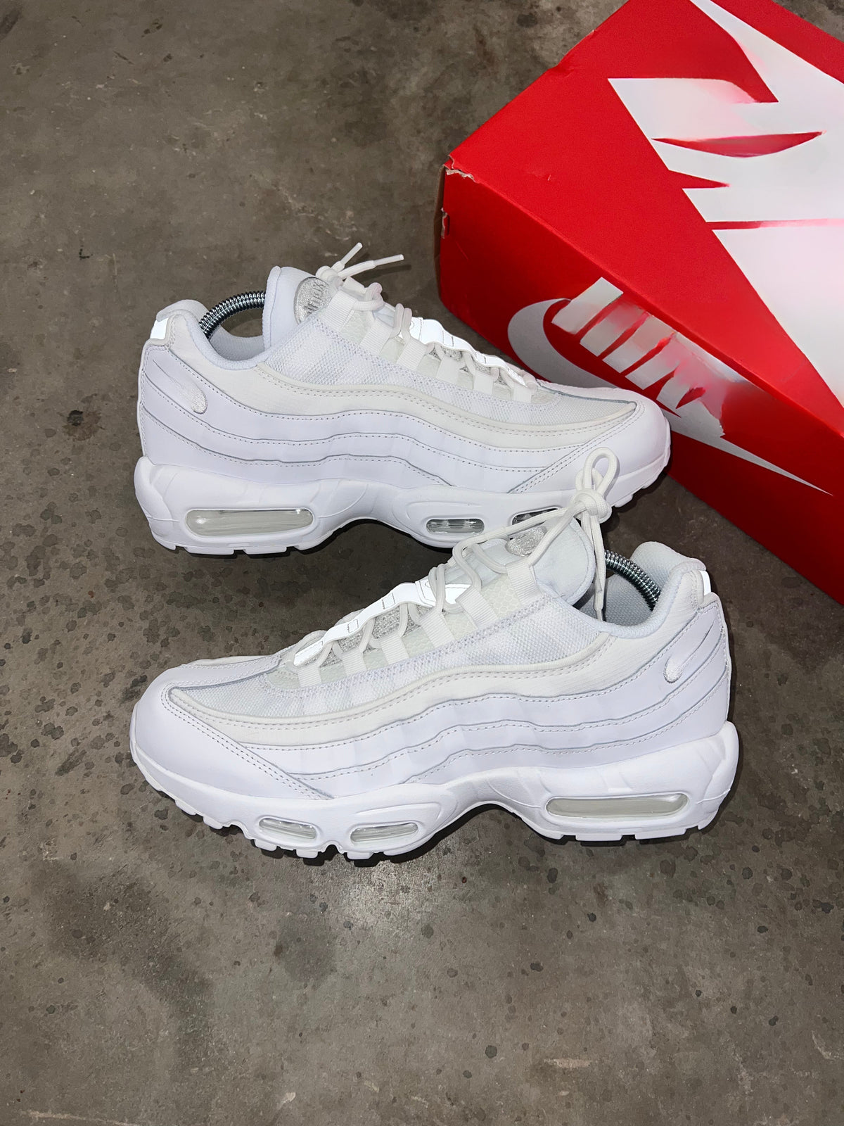95 "tri white"